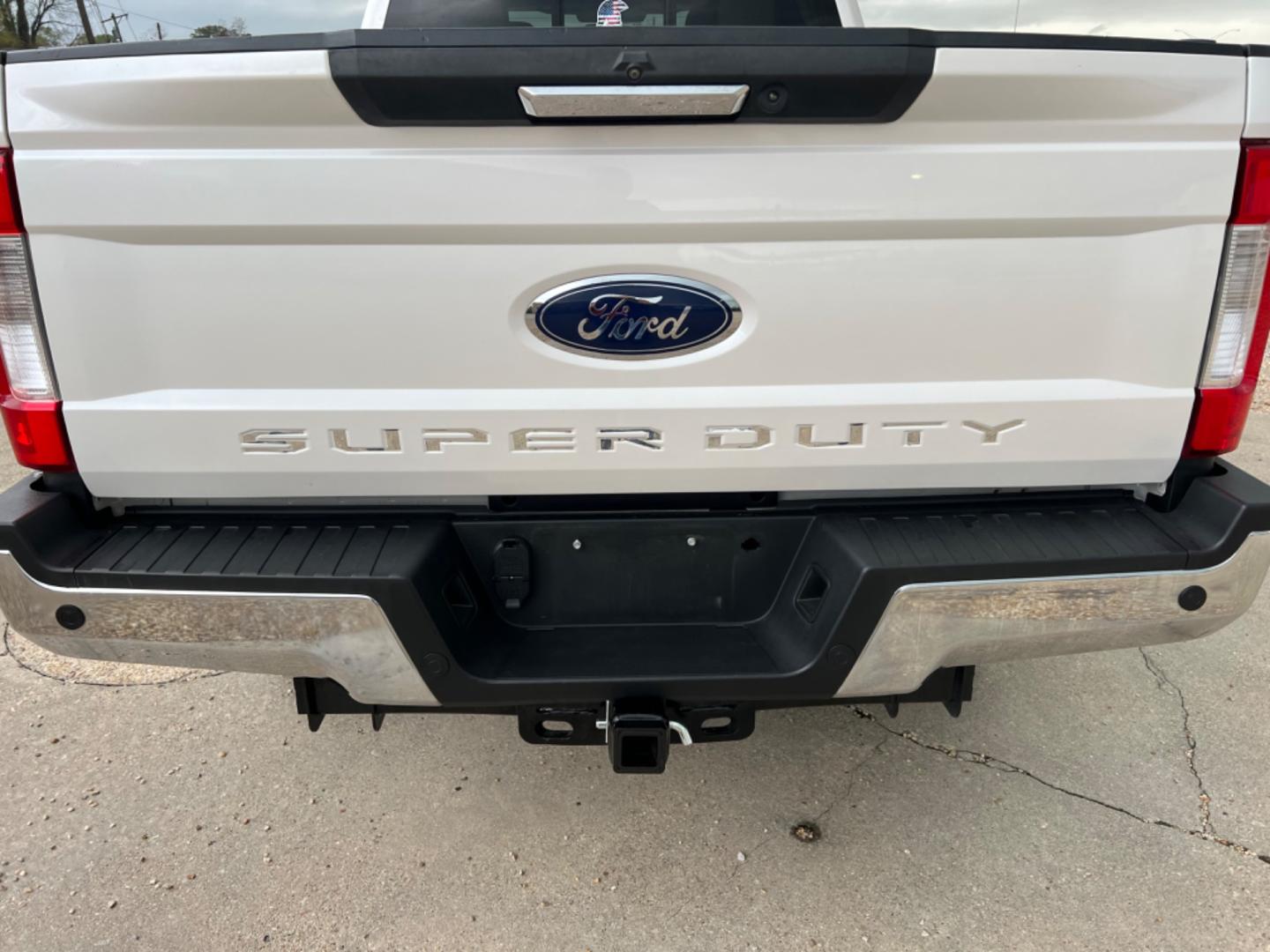 2019 White /Tan Ford F-250 SD Lariat (1FT7W2BT8KE) with an 6.7 Powerstroke Diesel engine, Automatic transmission, located at 4520 Airline Hwy, Baton Rouge, LA, 70805, (225) 357-1497, 30.509325, -91.145432 - 2019 Ford F250 Crew Cab Lariat 4WD 6.7 Powerstroke Diesel, 156K Miles, Leather Seats, Fully Loaded, Backup Camera, Sunroof Does Not Go Back, Bed Cover, B&W Gooseneck, Tow Pkg. NO IN HOUSE FINANCING. FOR INFO PLEASE CONTACT JEFF AT 225 357-1497 CHECK OUT OUR A+ RATING WITH THE BETTER BUSINESS BUREAU - Photo#6